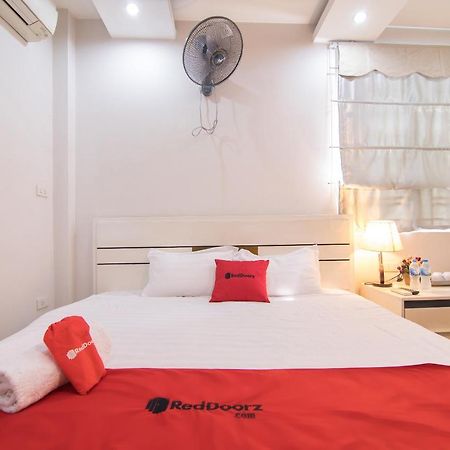 Отель Reddoorz Yen Phu Street Ханой Экстерьер фото