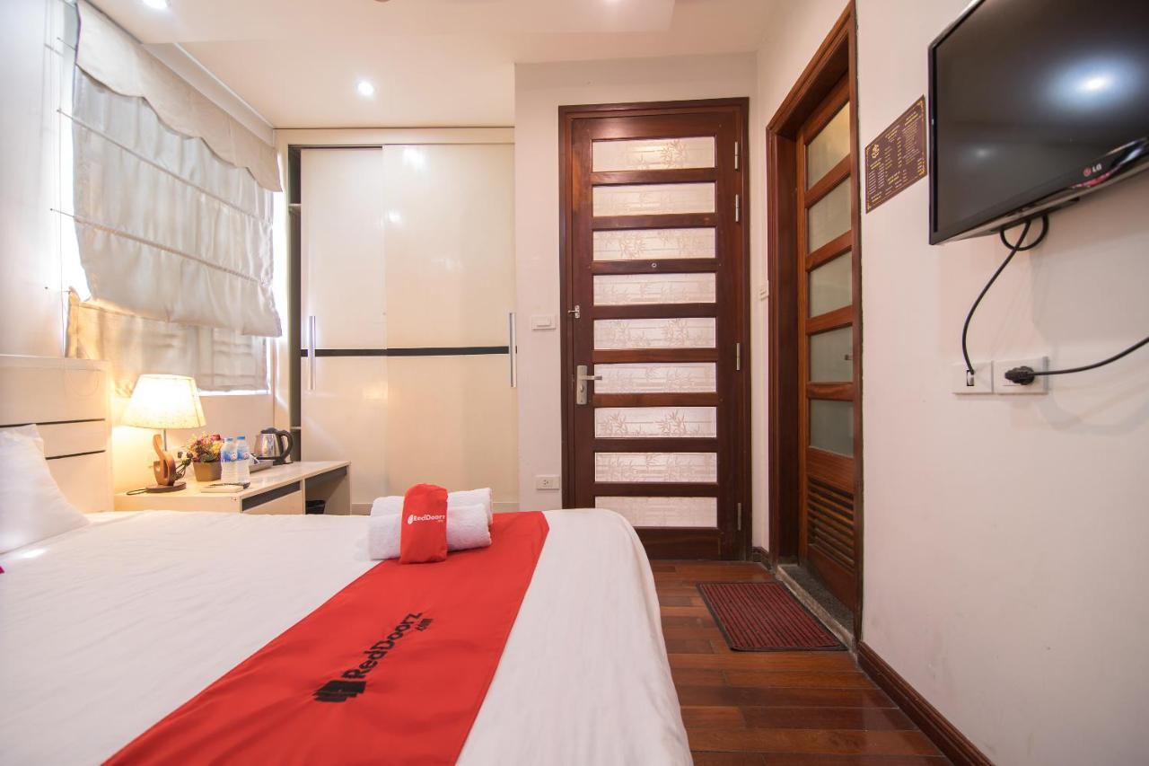 Отель Reddoorz Yen Phu Street Ханой Экстерьер фото