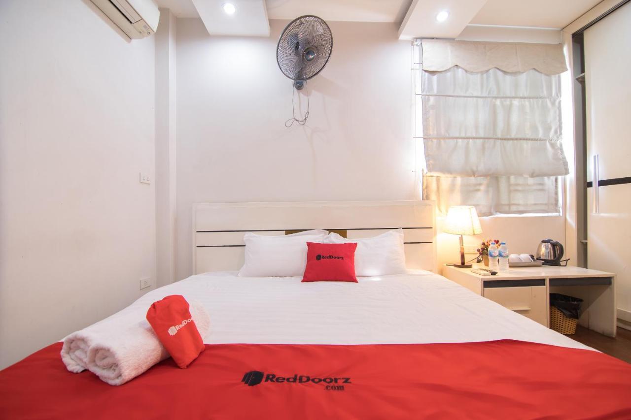 Отель Reddoorz Yen Phu Street Ханой Экстерьер фото